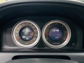 Volvo XC60 2.4D 5VÁLEC 120KW 4x4 MANUÁL NAVI KAMERA TAŽNÉ - 19