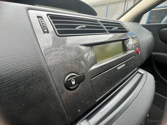 Citroen C4 2.0i Exclusive - 19