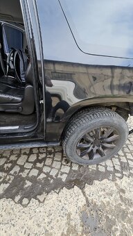 Cadillac Escalade ESV - 19
