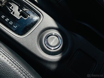 Mitsubishi Outlander 2.2Di-D 110KW 4x4 AUT SENZORY SERVISKA - 19