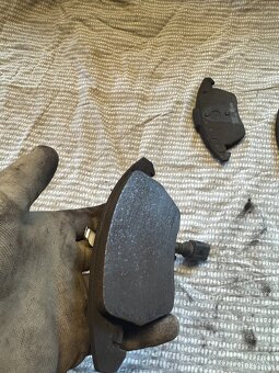 Prodám přední kotouče+destičky značky Brembo . - 19