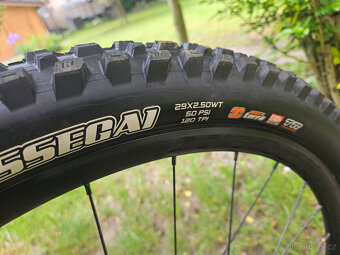Zánovní našlapané karbonové full 29" kolo TREK, rám 17"(M) - 19