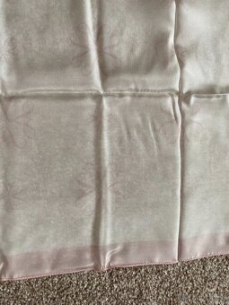 Nový dámský šátek Avon z hedvábí - decentní vzor, orig. bal. - 19