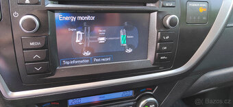 Toyota Auris 1,8 HYBRID, najeto 83.500 km, rok výroby 2013 - 19