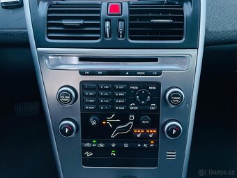 Volvo XC60 2.4SD 5VÁLEC 4x4 AUTOMAT VÝHŘEV TAŽNÉ SENZORY - 19