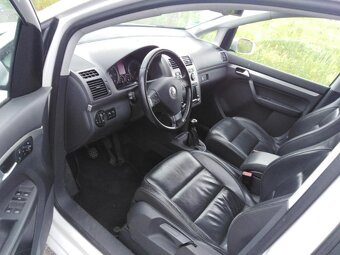 VW TOURAN 2.0TDi NAFTA 125 KW = 7. MÍSTNEJ, RV 2009 ZA 59,, - 19
