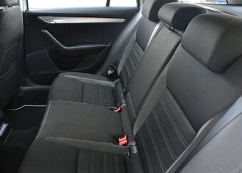 Škoda Octavia 2.0TDi DSG NAVI REZERVACE - 19