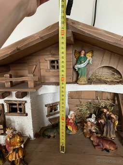 Velký dřevěný betlém (cca 78x32x35cm) + figurky, dále dekora - 19