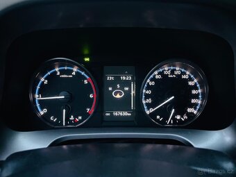 Toyota Rav4 2.0D 105KW MANUÁL 1.MAJITEL KAMERA TAŽNÉ - 19