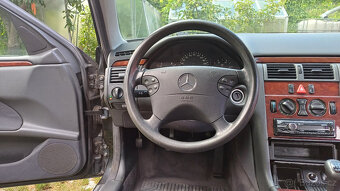Mercedes-Benz E220 CDI 2000 W210, sedan, manuál, 367 000 km - 19