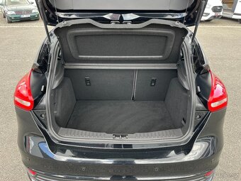 Ford Focus ST 2,0 184KW,Kůže,KeyFree,Recaro,Xenon,Winterpake - 19