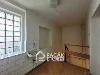 Prodej rodinného domu s průjezdem a zahradou o výměře 434m2  - 19