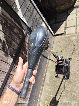 Sleva - set - kajutová motor.loď+ vlek, pohon - 19