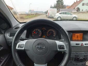 Opel Astra 1.6i - 85 kW + pneu - 19