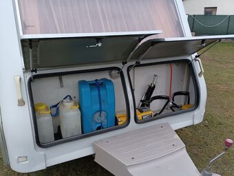 KIP č.147 Rok 2001. Pro 3 osoby. 12V+baterie. 960kg.100km/h - 19