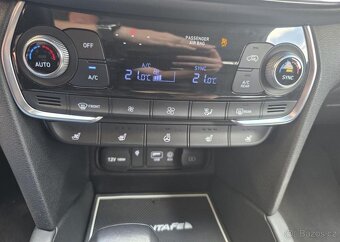 Hyundai Santa Fe 2.2-PREMIUM-4x4-DPH-7 MÍST - 19