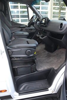 Mercedes-Benz Sprinter 319 Camper Family - 19