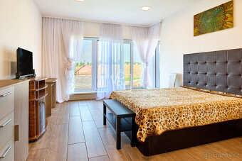Prodej rodinného domu 5 + kk 214m² ve Stěžerách - 19