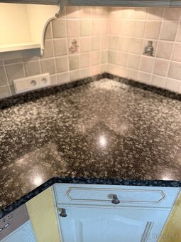 Kuchyňská linka včetně žulové desky - 19