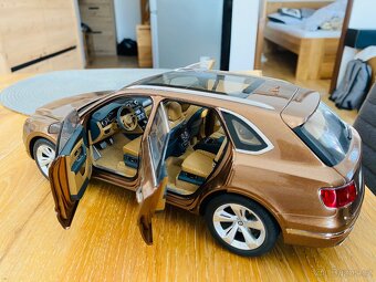 PRODÁNO Bentley Bentayga Kyosho 1:18 - 19