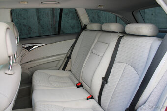 Mercedes-Benz E 240i V6 / Classic / 130 kW / Automat / Tažné - 19