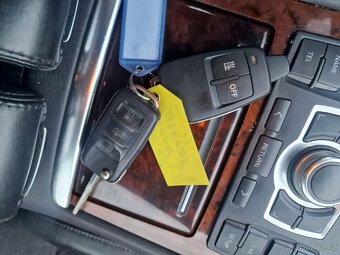 AUDI A8 3.7 V8 206kw, r.v 2005 STK, najeto 320tis, S - 19