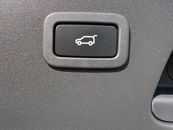 Jaguar E-Pace 2.0 D180 AWD Automat - 19