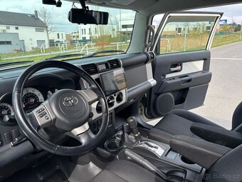 Toyota FJ Cruiser bez koroze s plnou výbavou do terénu - 19