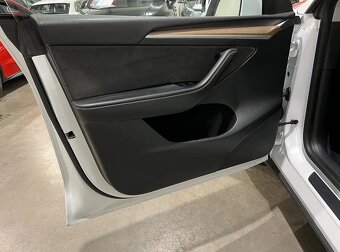 Tesla Model Y Long Range AWD rok 2021 - 19