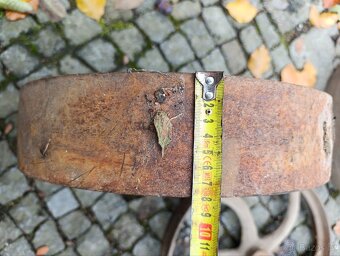 Stará, litinová, hnací kola a řemenice - 19