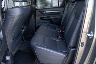 Toyota Hilux DC 2.8 I D-4D Invincible 4x4 A/T - 19