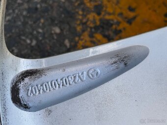 Na prodej Originál kola Mercedes R18 - 19