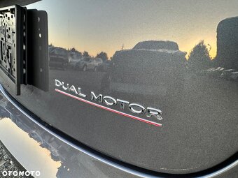 VÝKON ZDVIHU TESLA 3  DVOJITÝ MOTOR S DLOUHÝM DOSAHEM  Rok v - 19
