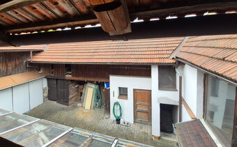 Prodej pěkného domu se dvorkem, terasou a zahradou v Lezníku - 19