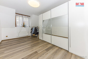 Prodej bytu 5+1, 149 m², Praha, garáž, zahrada, bazén - 19