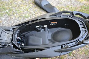 Honda Forza 125, 419km, nové v ČR, havarované - 19