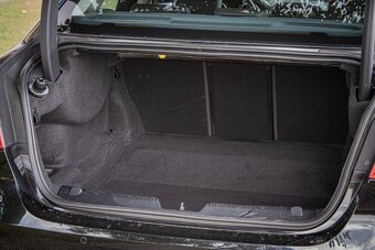 Jaguar XE 2.0 I4D Prestige AT - 19