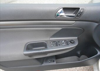 Volkswagen Golf 1,6 85 kW KLIMA Serviska benzín - 19
