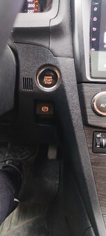 Toyota Avensis 2.2 d4d automat - 19