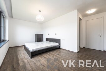 Pronájem RD 4+kk+pracovna a 2xšatna, cca 200m2, pozemek cca  - 19