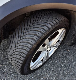 VOLVO XC70 2.4D AWD MANUÁL 1 MAJITEL ALU 19 PERF.STAV - 19