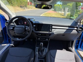 Nová Škoda Fabia 4 s lehkým poškozením. V tovární záruce. - 19