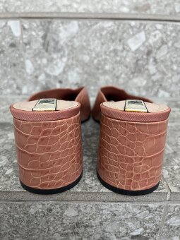 7 párů bot 40 - 19