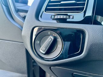 VW Golf VII R 2.0TSI 221kW DSG 4M VÝHŘEV Senzory 1. majitel - 19