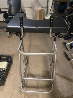 Půjčujeme kompenzační pomůcky - 19