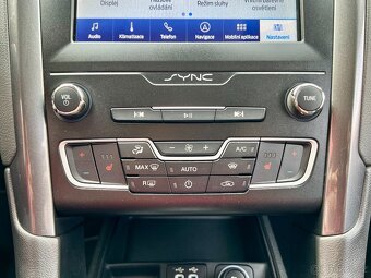 Ford Mondeo 2,0 EcoBlue/ VÝHŘEV / NAVI / AT8 /2021 - 19