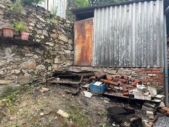 🏡 Prodej dvou rodinných domů s dvorkem a garážemi – Skočice - 19
