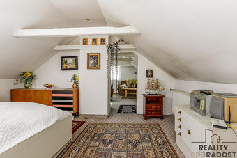 Rodinný dům 5+1 v Úvalech s garáží a nájemníkem - 19