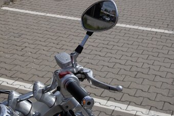 Suzuki VLR 1800 Intruder - 19
