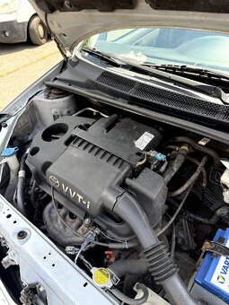 Toyota Yaris 1.3i 64kw AUTOMAT KLIMA - 19